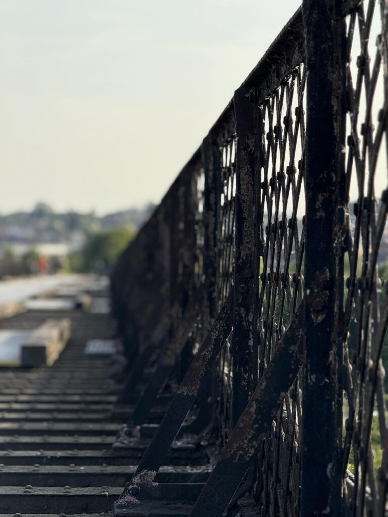 A close-up shot of the iron detailing of the viaduct.